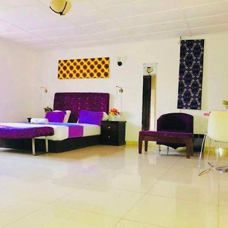 Zunox Guest House Freetown Exterior photo