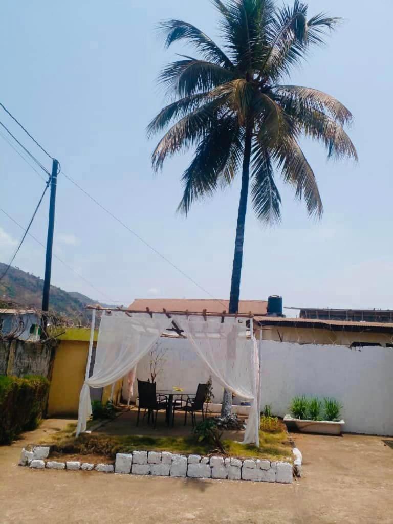 Zunox Guest House Freetown Exterior photo