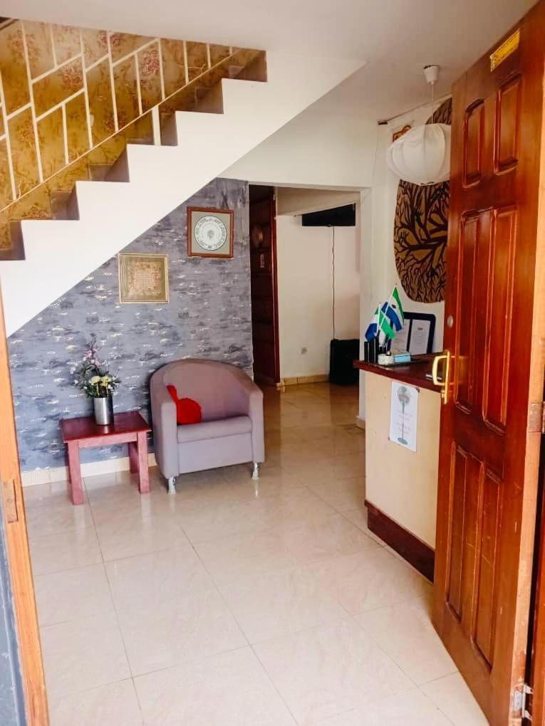 Zunox Guest House Freetown Exterior photo